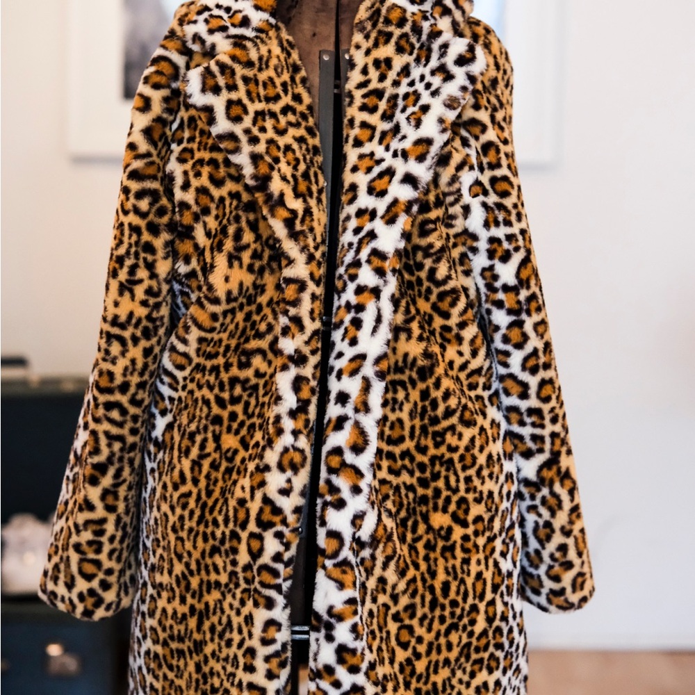 Elegant Leopard Print Teddy Jacket